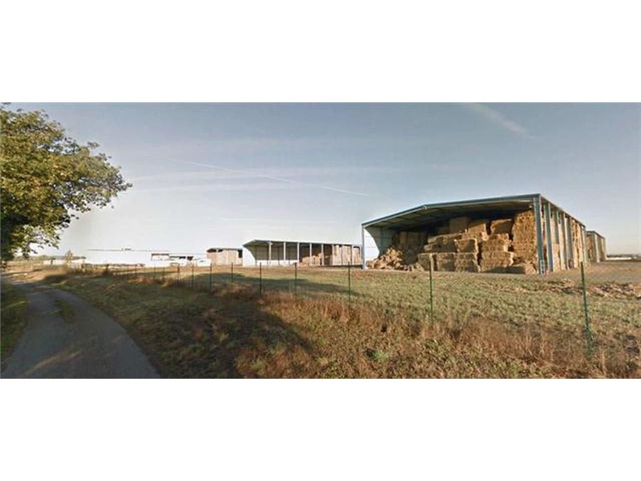 Bâtiments d'activités à louer, à proximité immédi