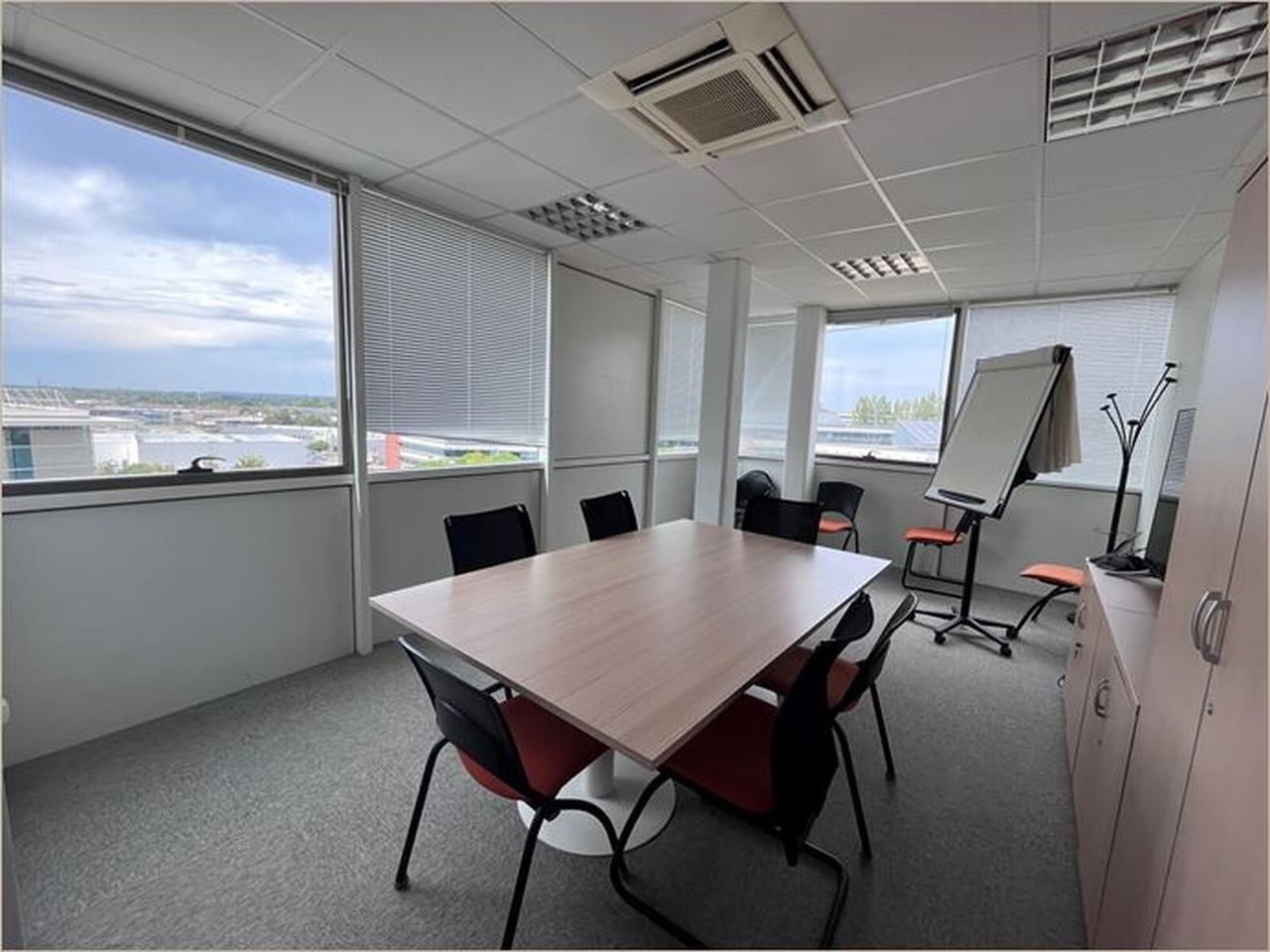 - A LOUER -   Surface de bureaux idéalement situé