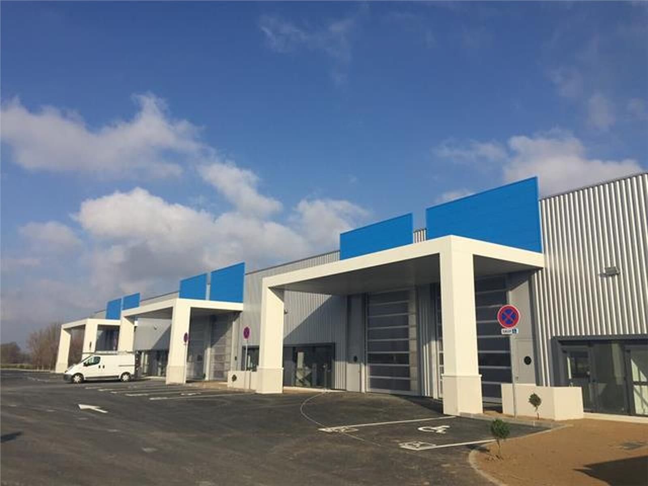 Local d'activités à louer en excellent état au su