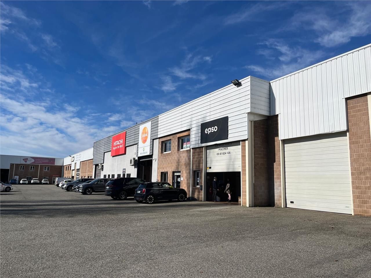 Local d'activité de 360 m², disponibles à la loca