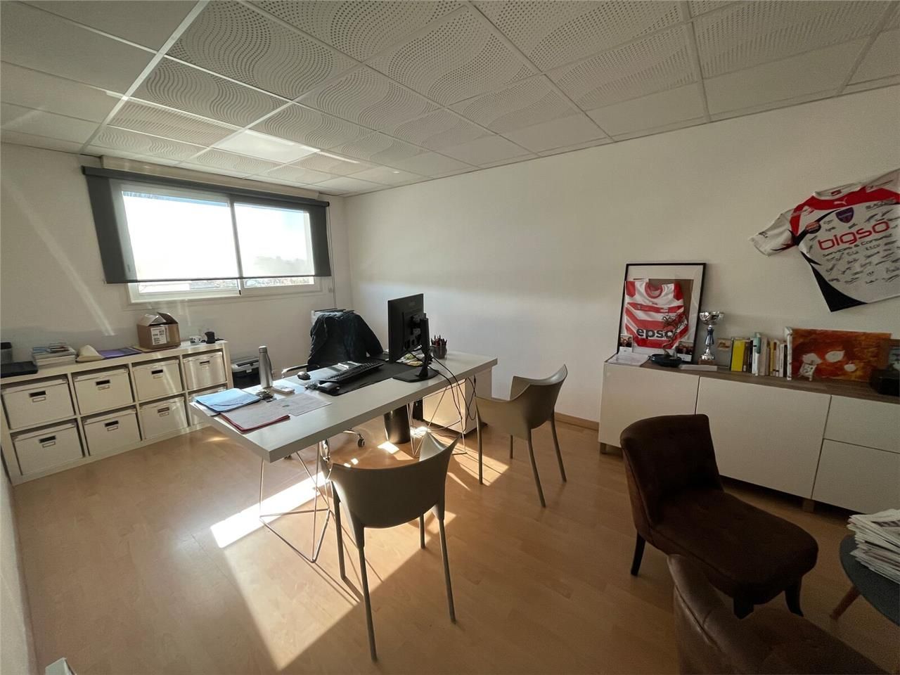 Local d'activité de 360 m², disponibles à la loca