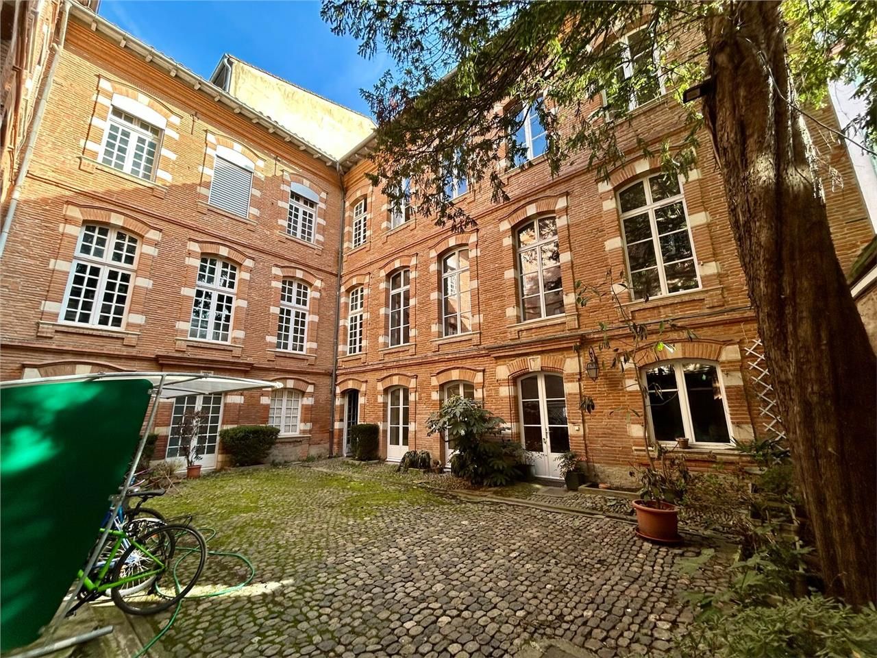 A louer, nous vous proposons une surface de burea