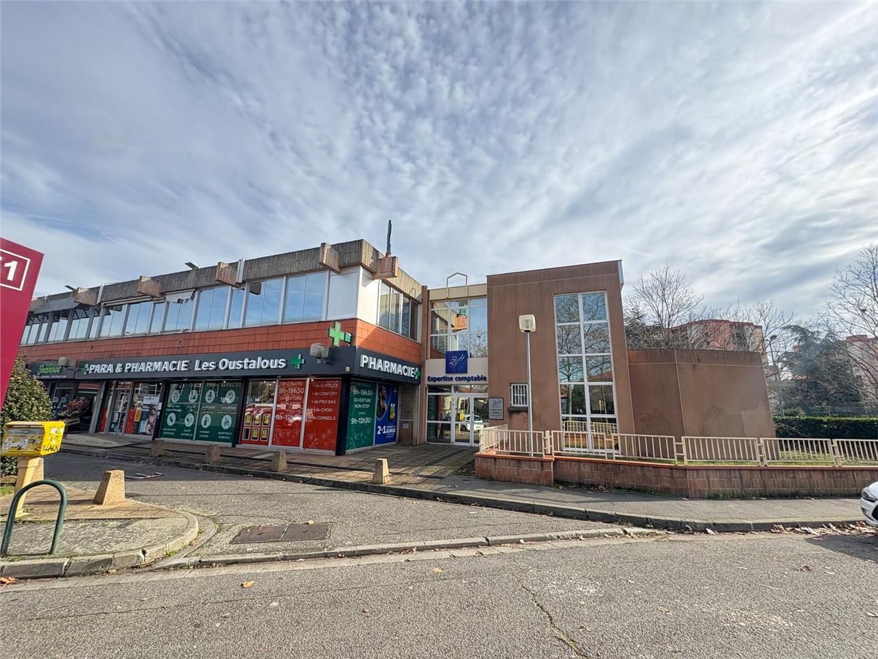 À vendre  Bureaux de 155 m², situés au rez-de-cha