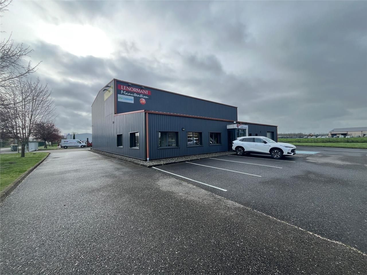 Locaux d'activité de 570 m² non divisibles à Vend