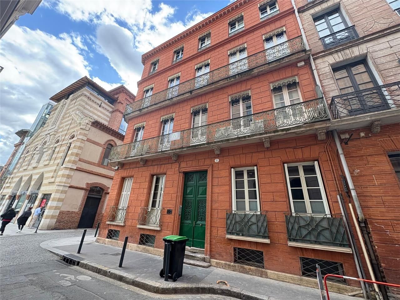 - A LOUER -  Superbe surface de bureaux entièreme