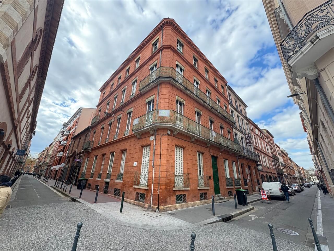 - A LOUER -  Superbe surface de bureaux entièreme