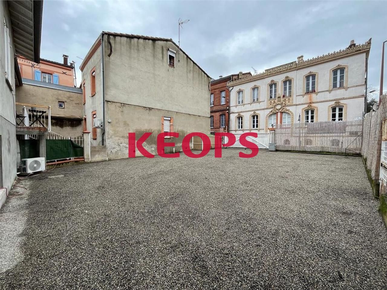 À louer : terrain/parkings au coeur de Toulouse, 