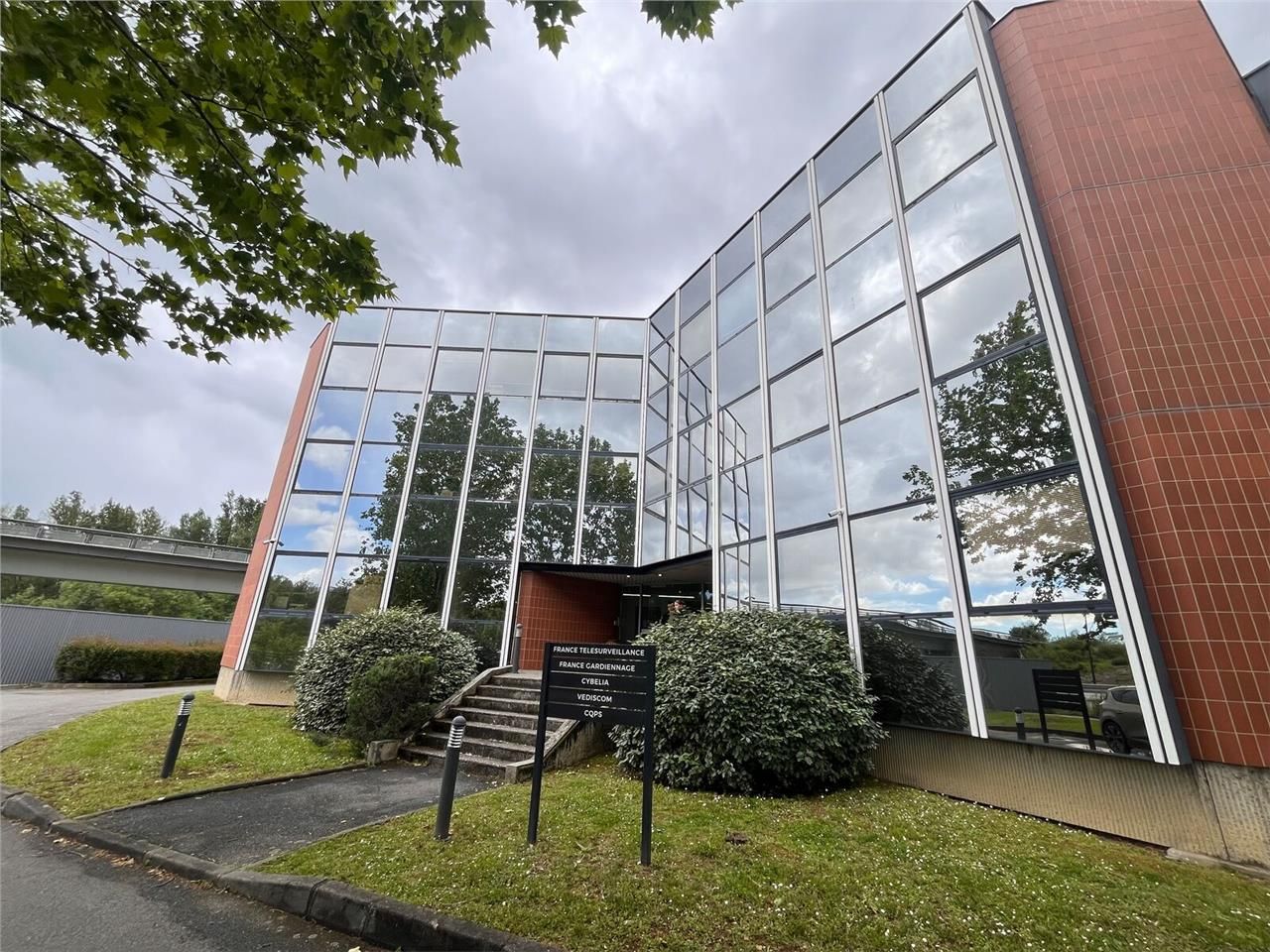 Nous vous proposons des surfaces de bureaux à la 