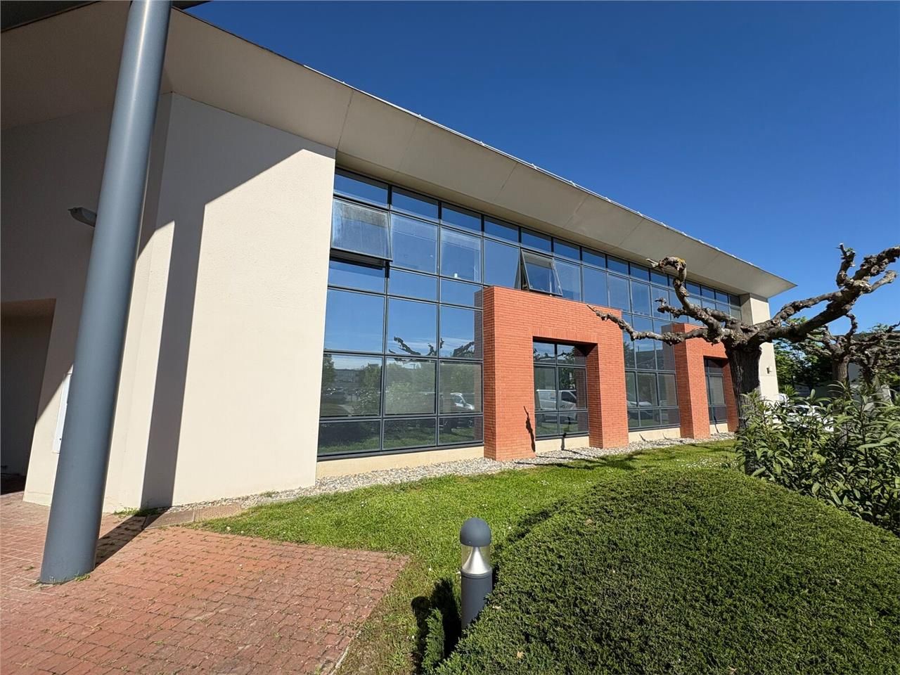 - BUREAUX A LOUER - BASSO CAMBO Au sein d'un imme