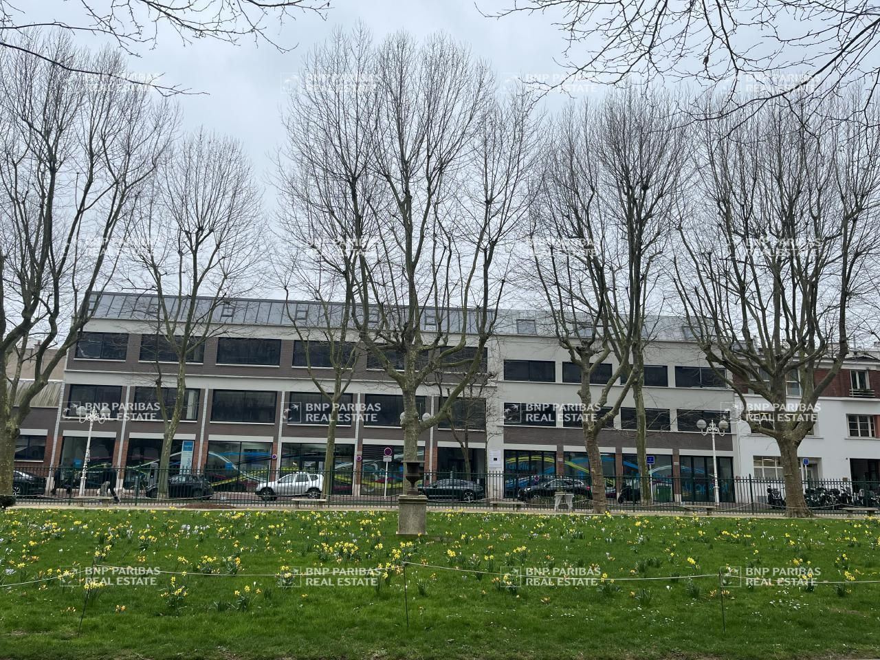 2467 m² pour ce bureaux en location à Montrouge