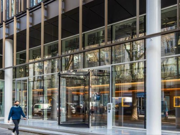 1626 m² pour ce bureaux en location à Paris