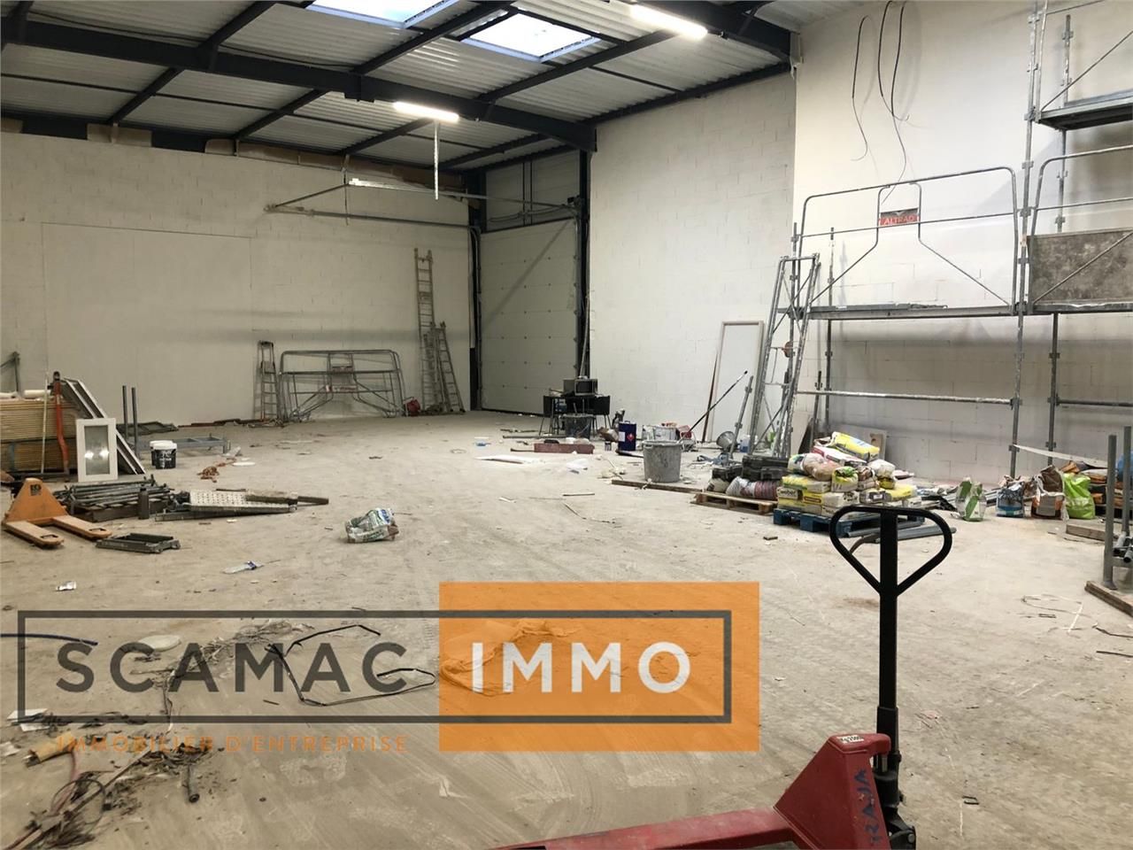 Local d'activités de 880m²