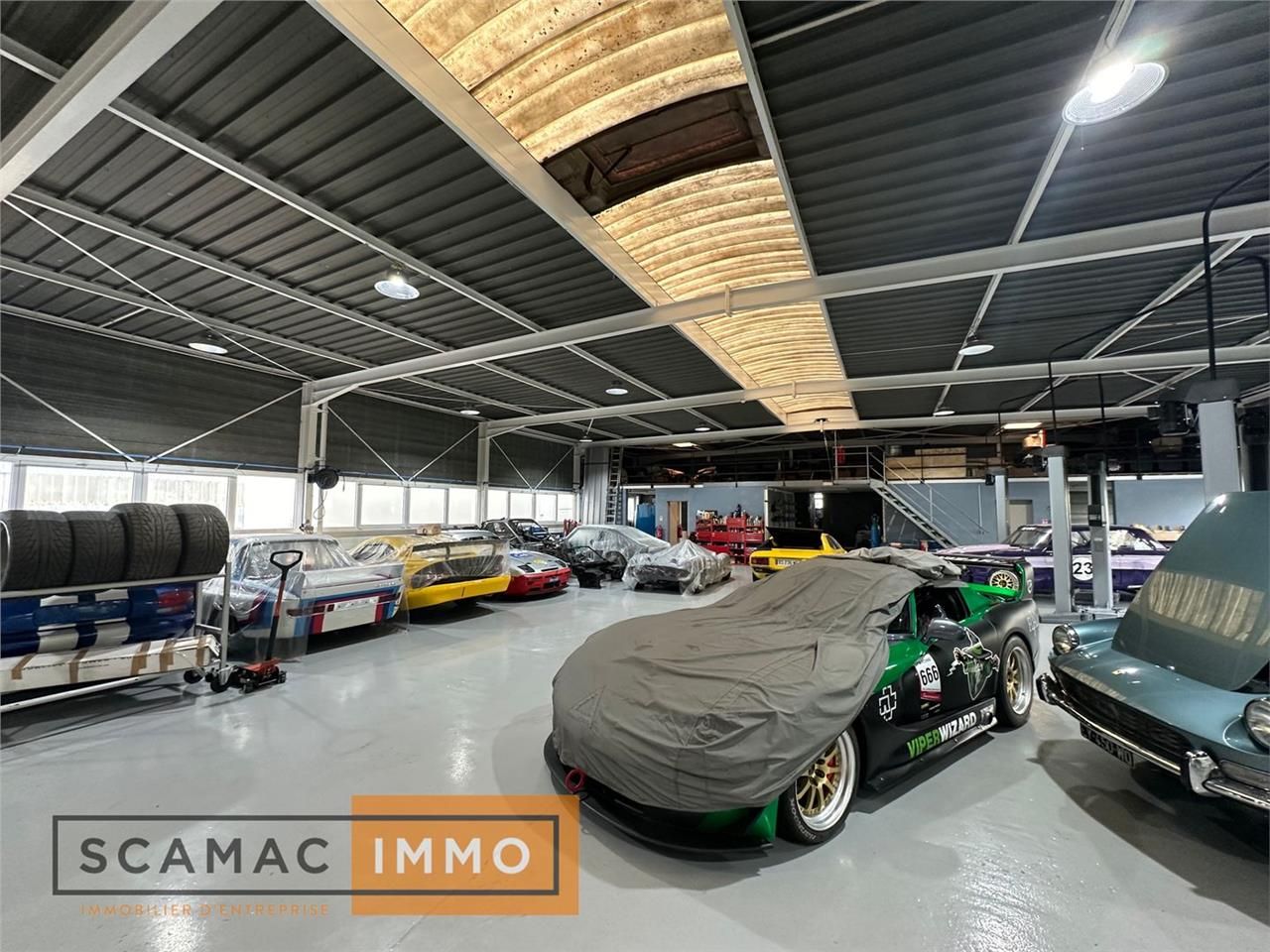 Local d'activités de 999m²