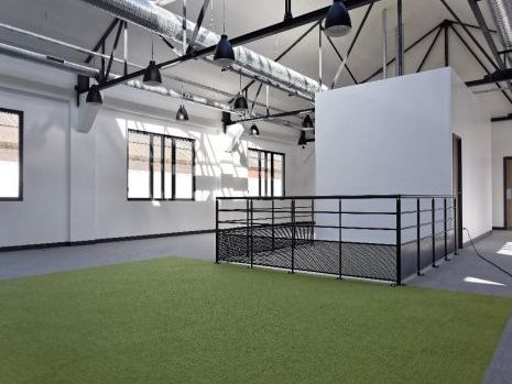 Locaux mixtes de 3292m²