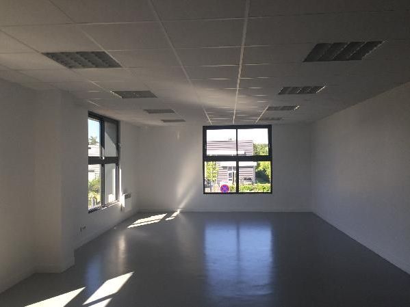 Local d'activités de 350m²