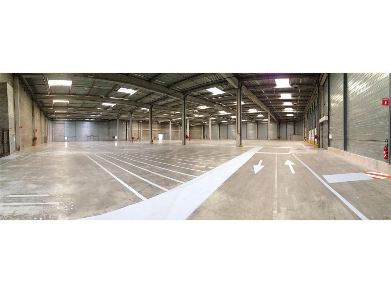 Entrepôt de 12610m²