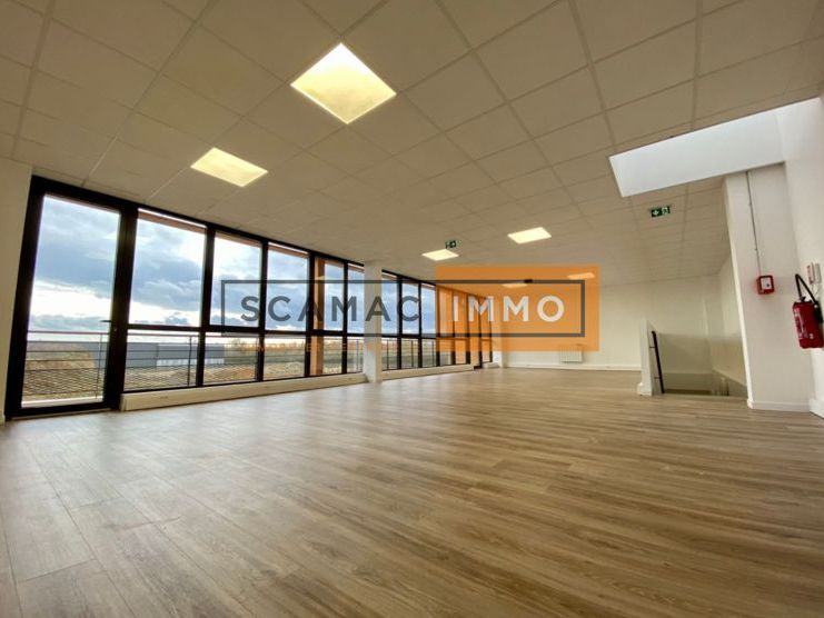 Local d'activités de 3203m²