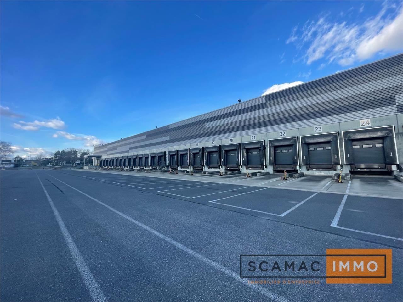 Entrepôt de 14368m²
