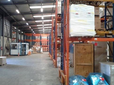 Entrepôt de 3200m²