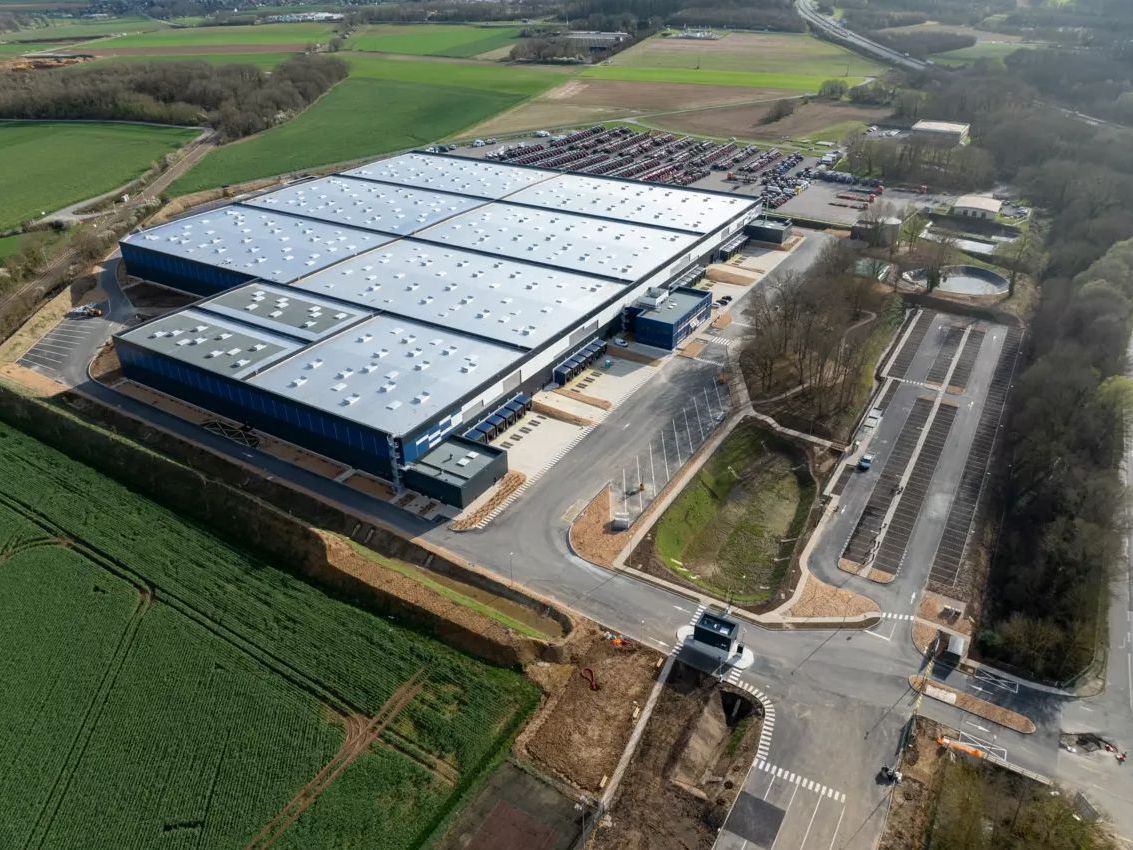 Location Entrepôt 6251 m² non divisibles