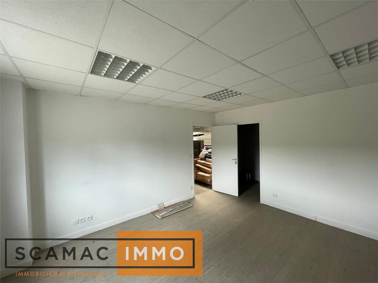 Location Entrepôt 375 m² non divisibles