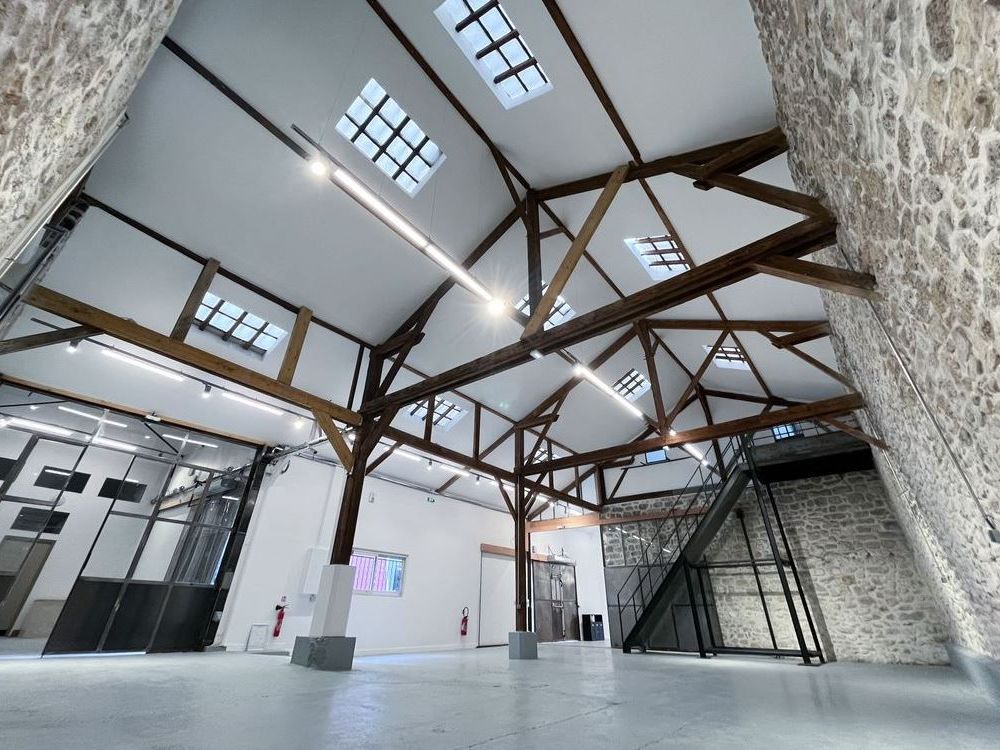 Location Entrepôt 1368 m² non divisibles