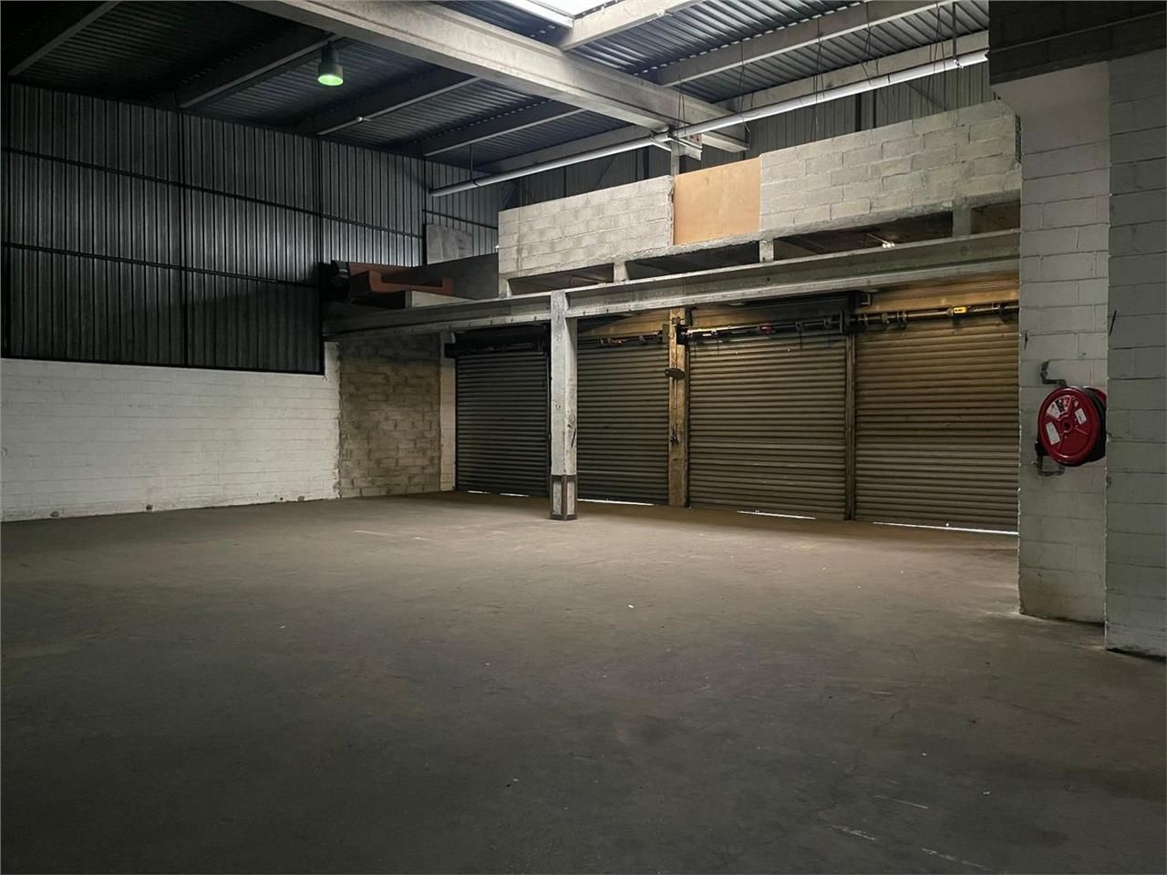 Location Local d'activités 865 m² non divisibles