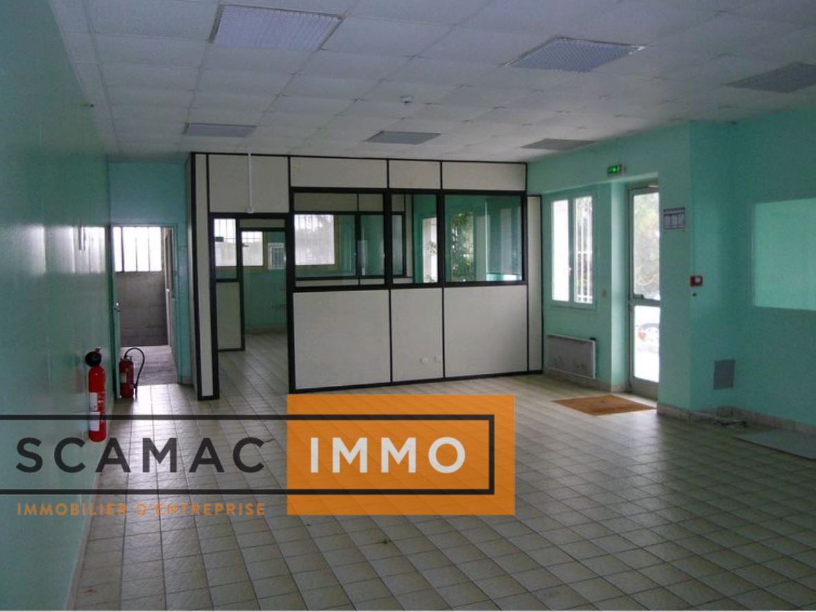 Local d'activités de 1385m²