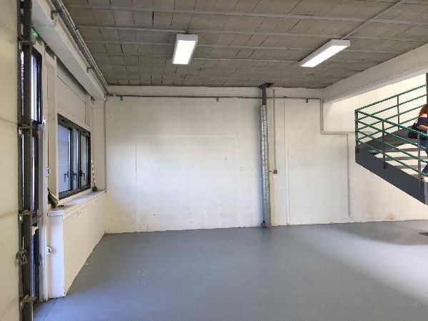Location Local d'activités 277 m² non divisibles