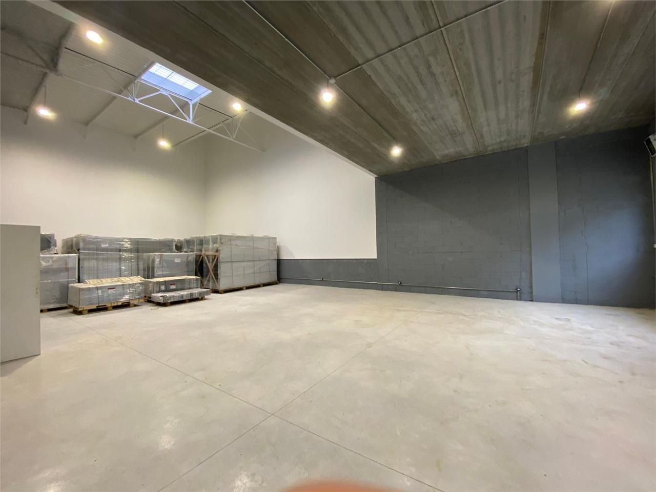 Location Local d'activités 1243 m² non divisibles