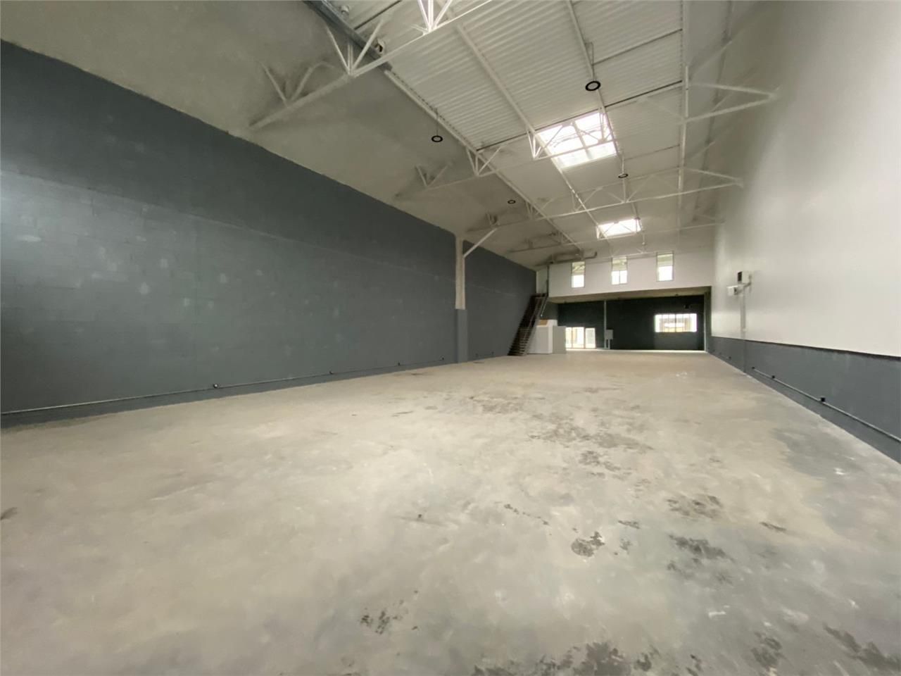 Local d'activités de 1243m²