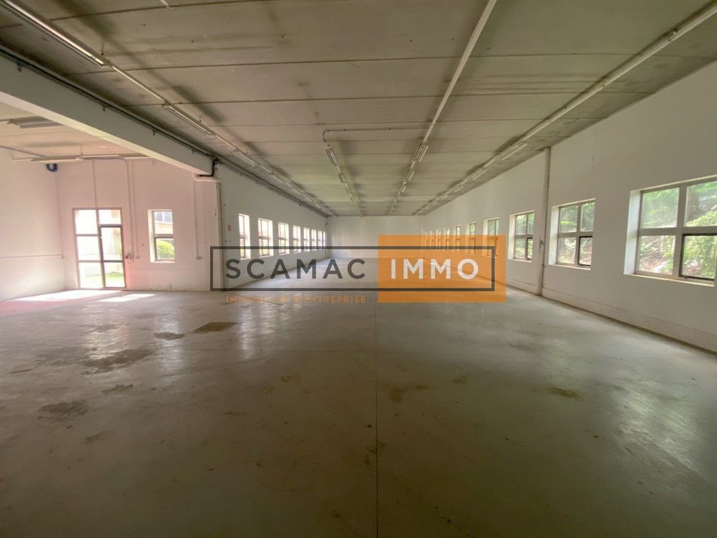 Location Local d'activités 2031 m² non divisibles