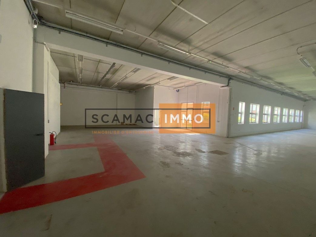 Local d'activités de 2031m²