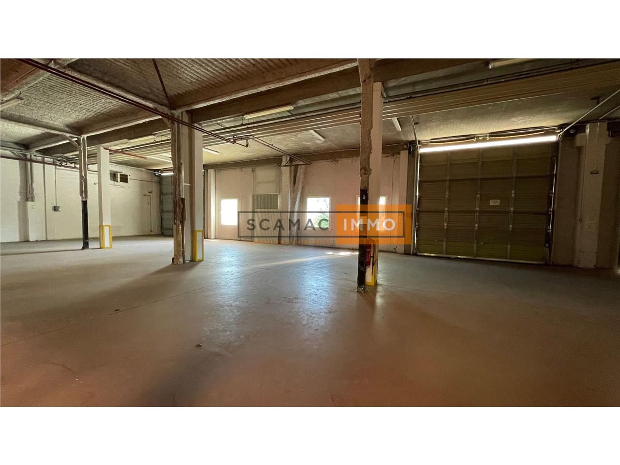 Local d'activités de 2608m²