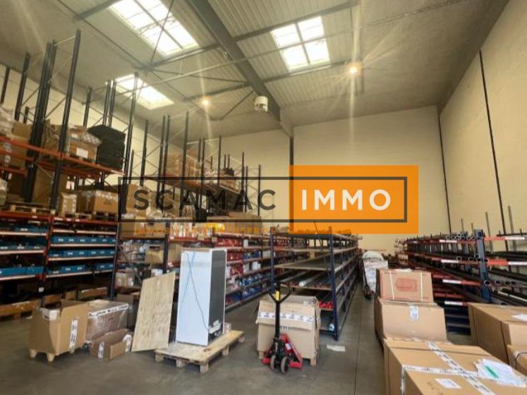 Location Entrepôt 680 m² non divisibles
