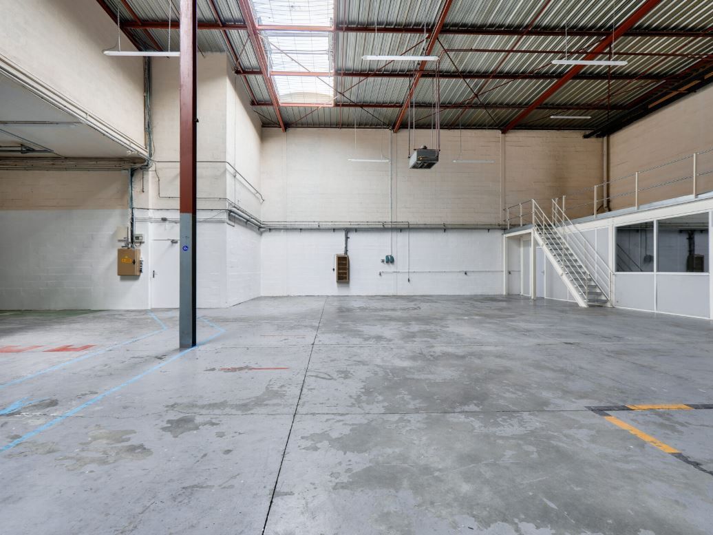 Location Entrepôt 630 m² non divisibles