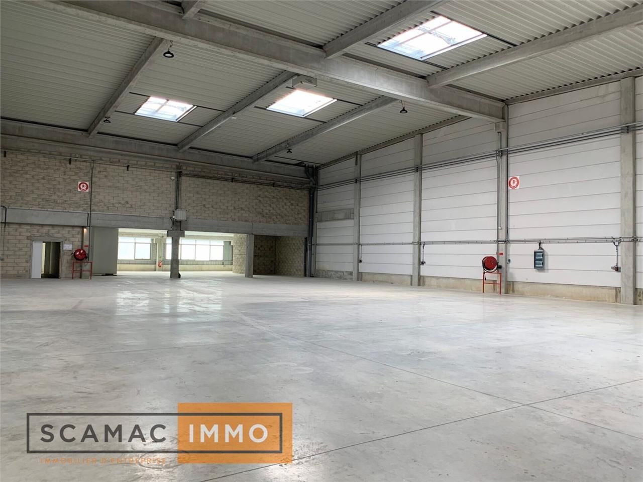 Location Entrepôt 1418 m² non divisibles
