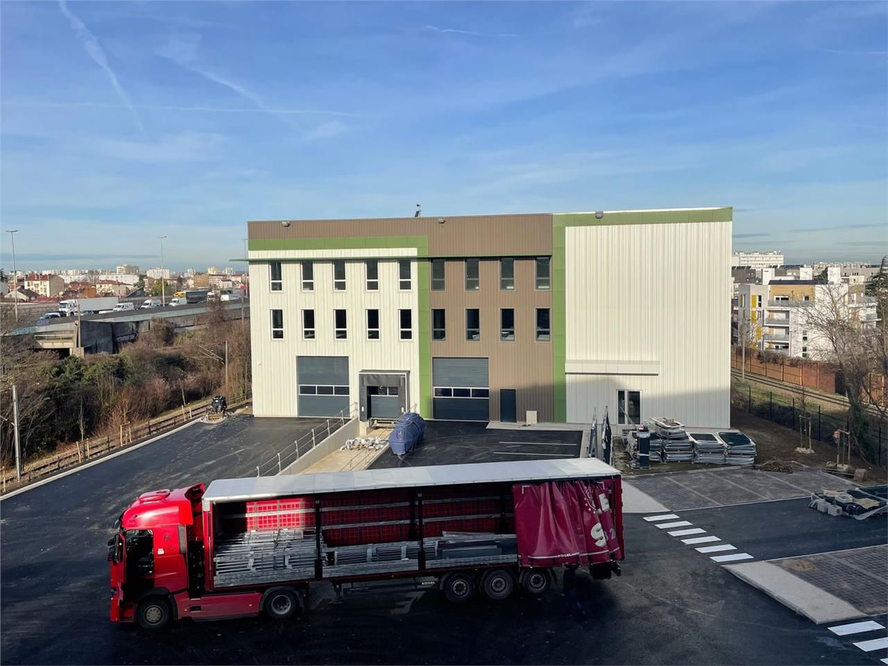 Location Entrepôt 1543 m² non divisibles