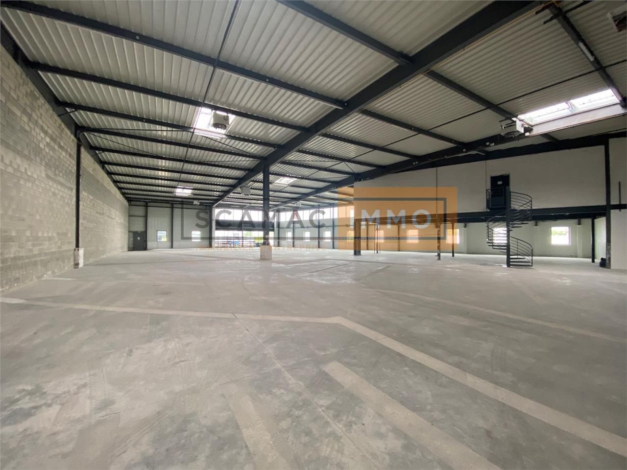 Location Local d'activités 1628 m² non divisibles