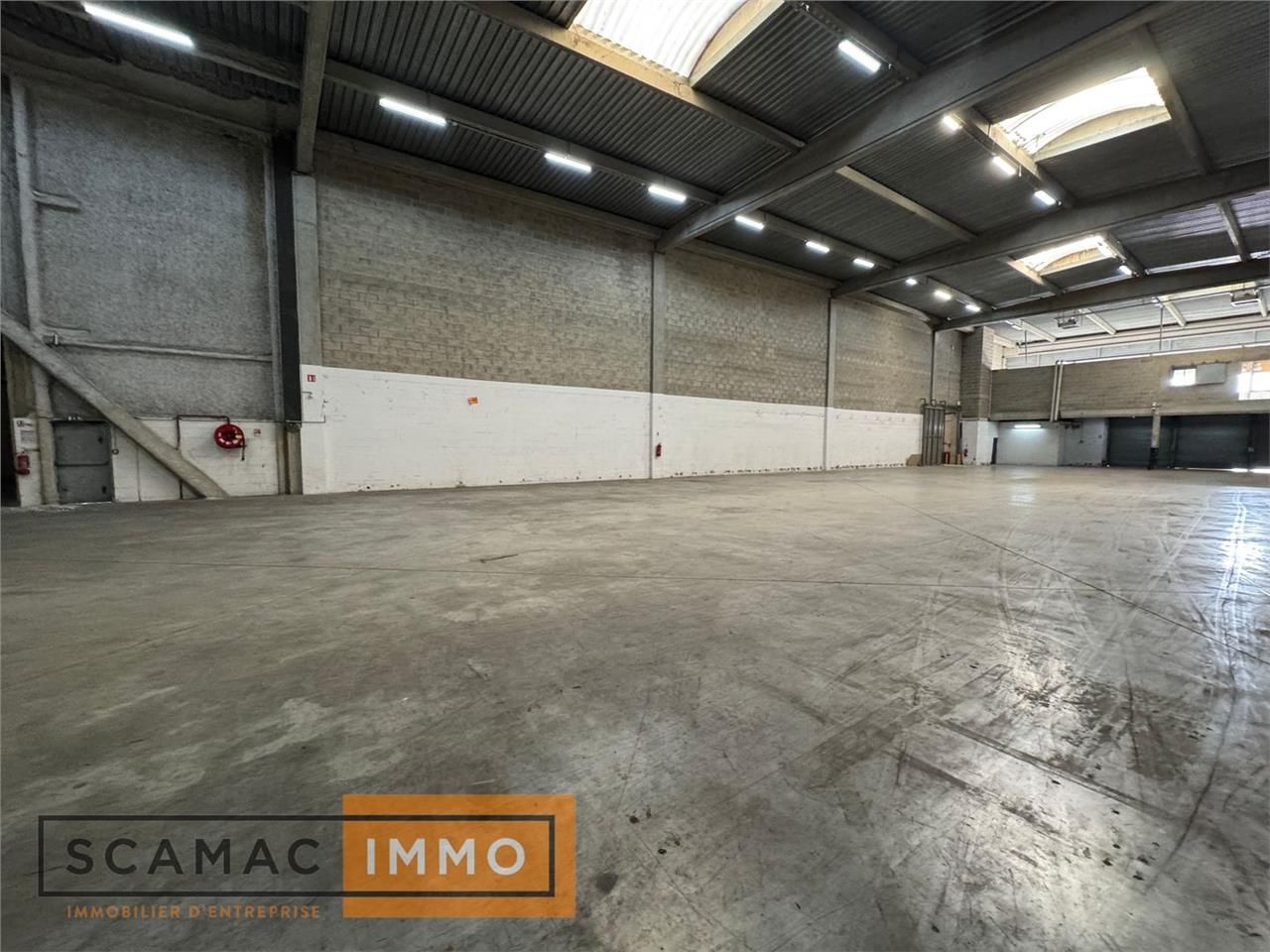 Location Entrepôt 2233 m² non divisibles