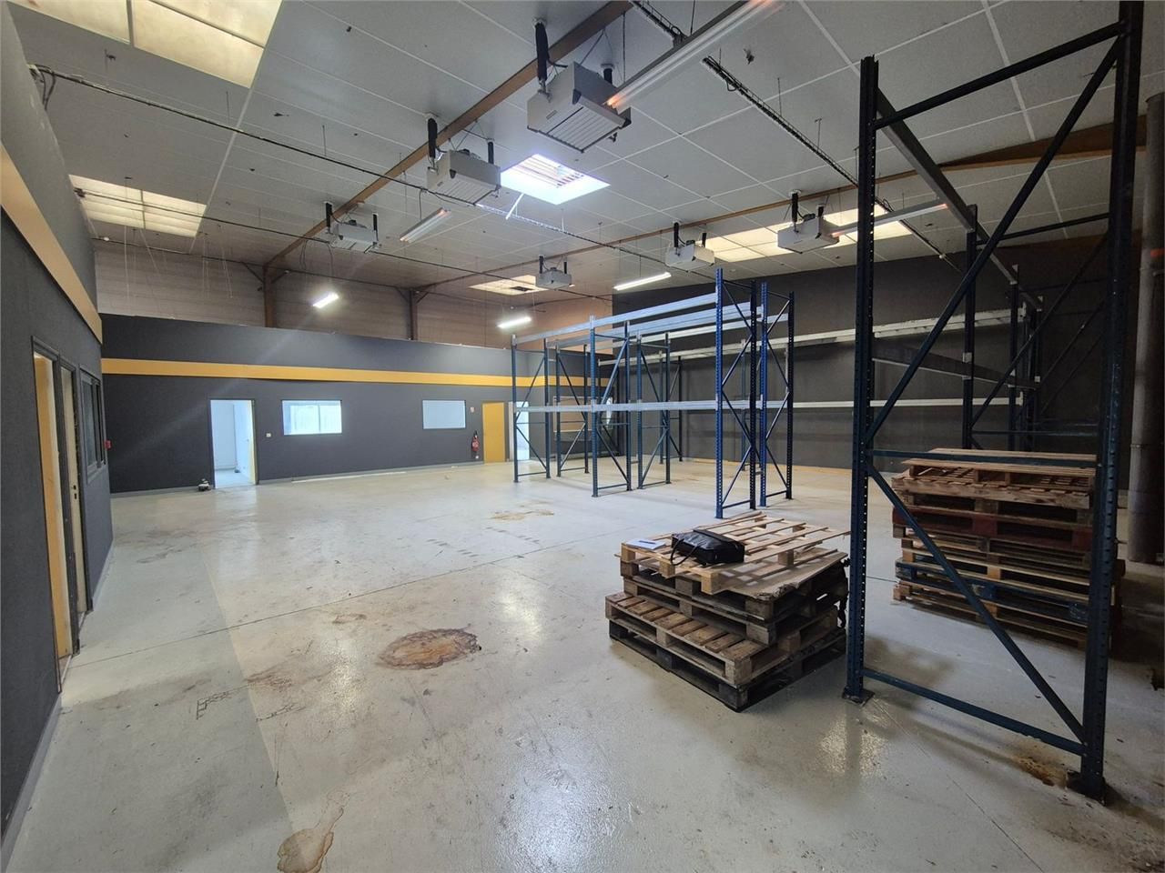 Location Local d'activités 734 m² non divisibles
