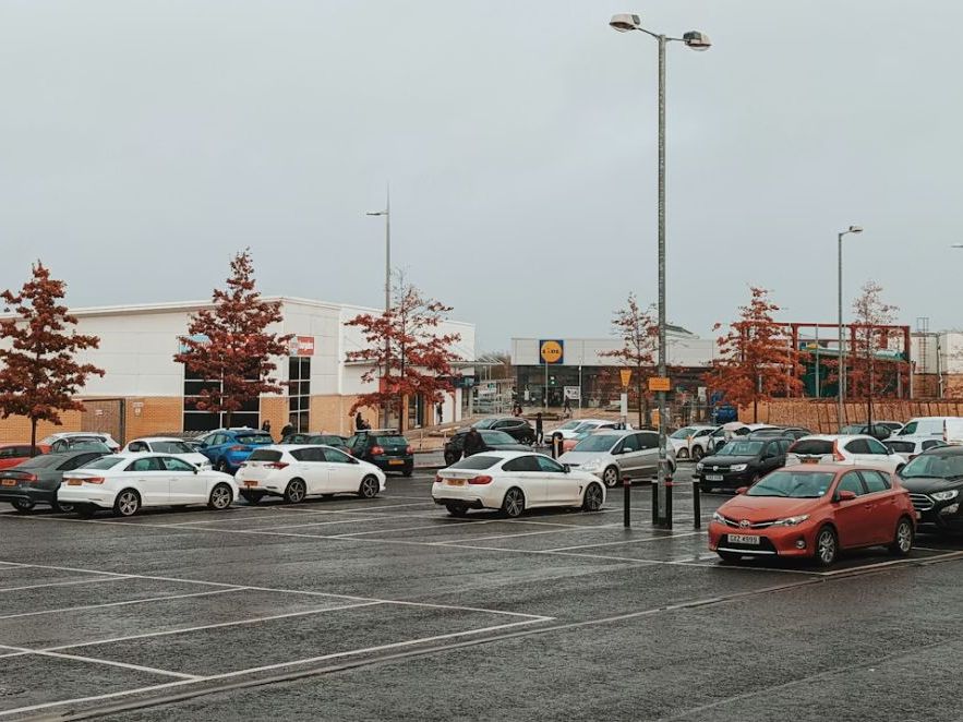 Location Local Commercial 950 m² non divisibles