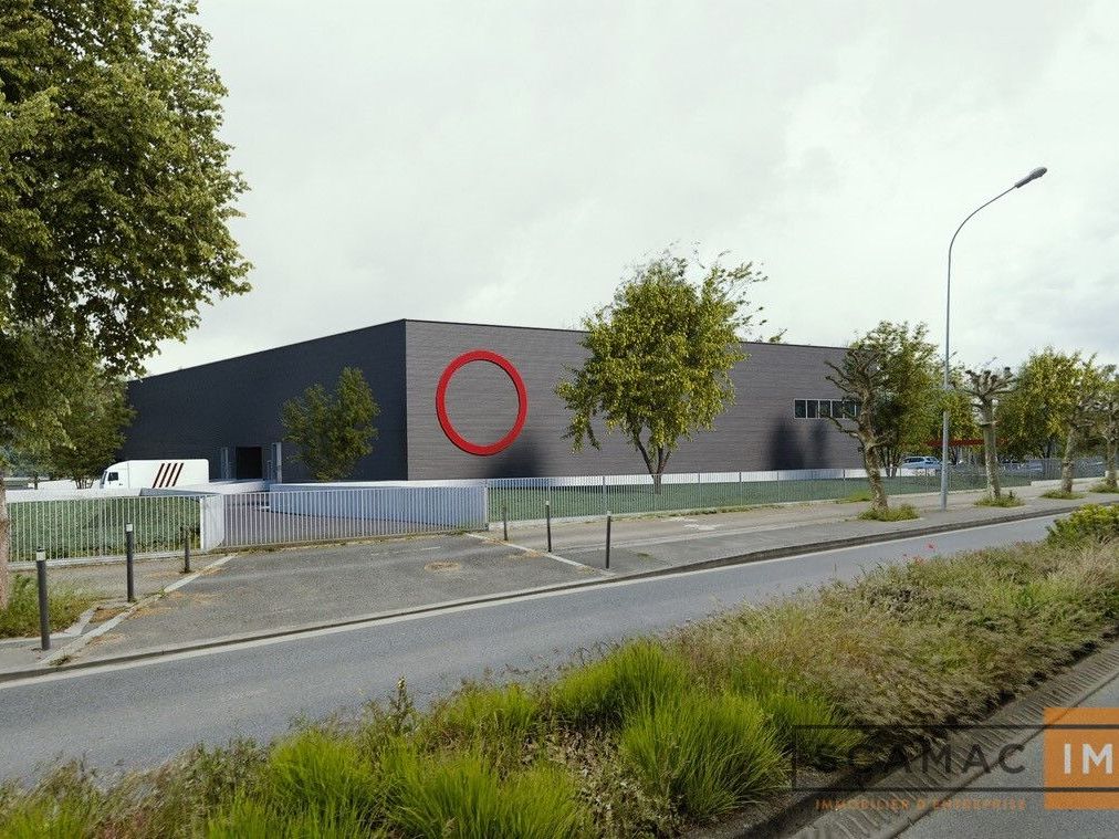 Location Entrepôt 7900 m² non divisibles