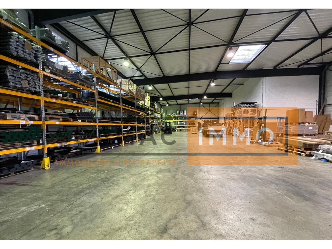 Local d'activités de 1318m²