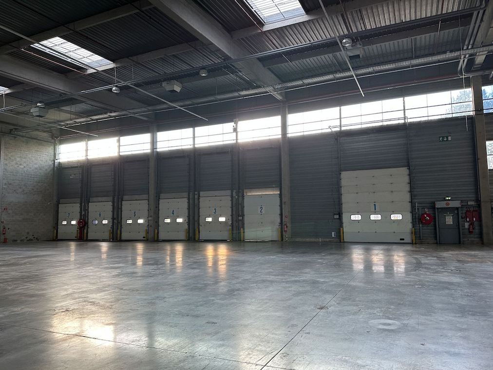 Entrepôt de 17159m²