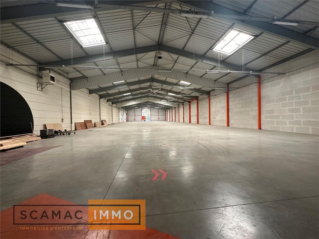 Location Entrepôt 2595 m² non divisibles