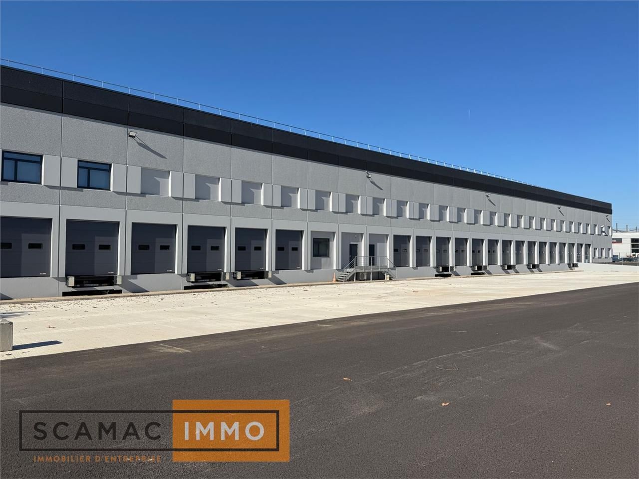 Entrepôt de 8018m²