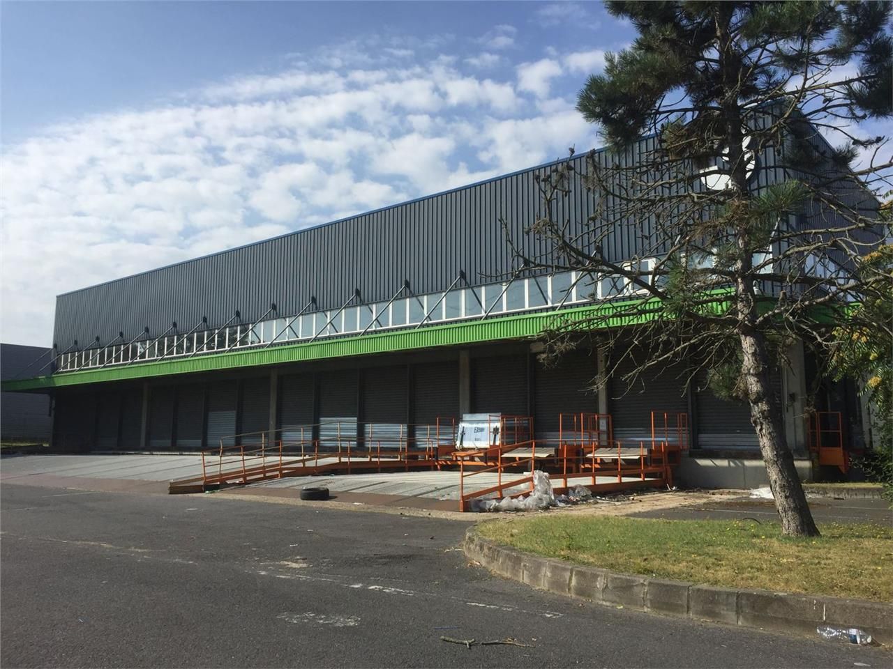 Location Entrepôt 3204 m² non divisibles