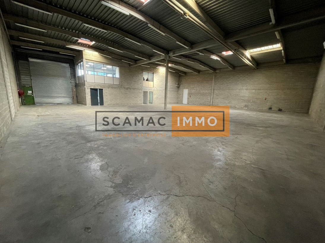 Location Local d'activités 911 m² non divisibles