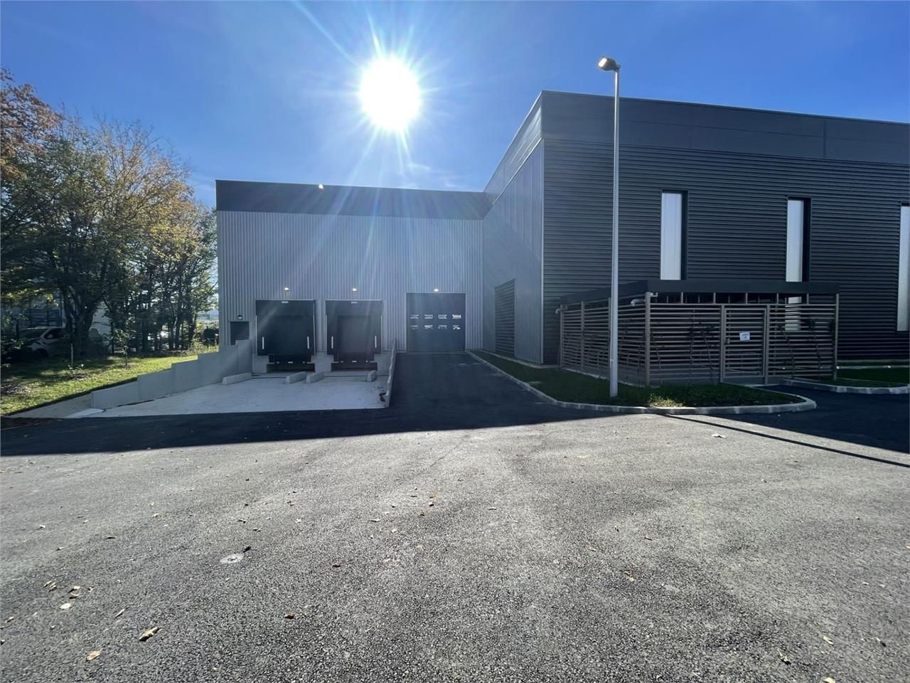 Location Entrepôt 2206 m² non divisibles